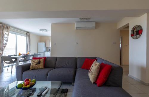Chlorakas Apartment | Spacious sea view apartment