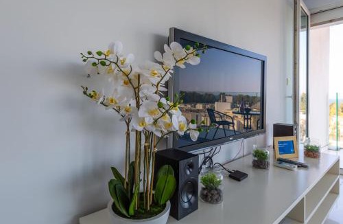 Potamos tis Germasogeias Apartment | Modern seafront apartment