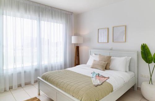 Pernera Villa | Sirena Solis Villa - Elegant 5-bedroom Sea View Retreat near Sirena Bay