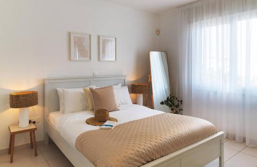 Pernera Villa | Sirena Solis Villa - Elegant 5-bedroom Sea View Retreat near Sirena Bay