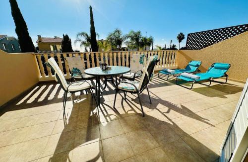 Kissonerga Apartment | Sea View Family Apartment with Pool