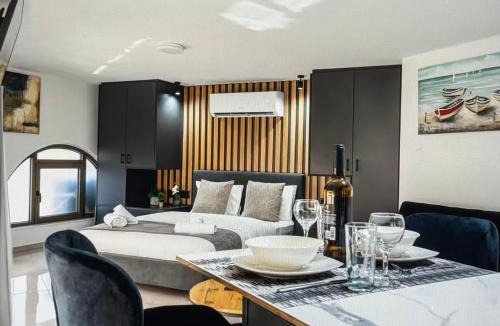 Larnaca City Centre Apartment | Super Views Larnaca