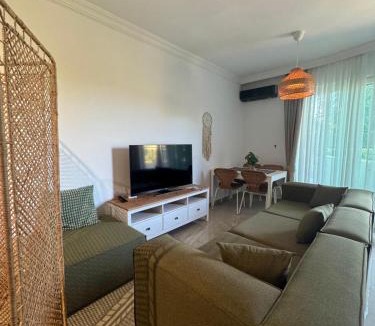 Aradippou Apartment | Kıbrıs Girnede 1 yatak odalı Süper lüks havuzlu daire