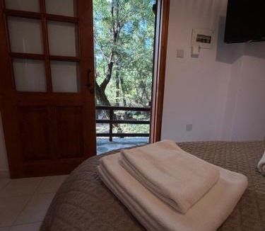 Kakopetria Bed & Breakfast | GaliniCafe22-suites