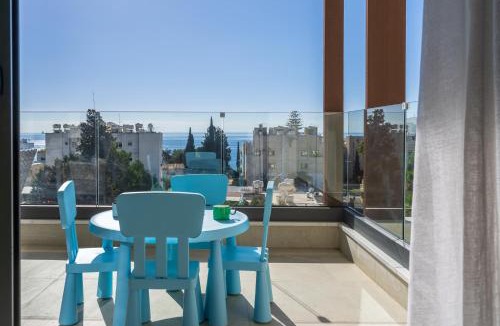 Agios Tychon Apartment | Pearl Beach Luxury Family Suite