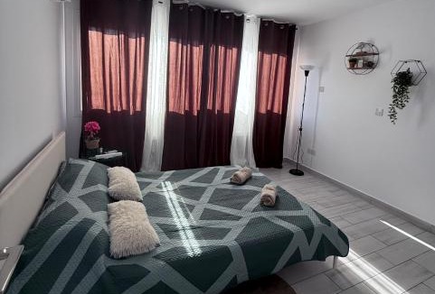Larnaca Hostel | Kypa rooms 50 steps to the beach
