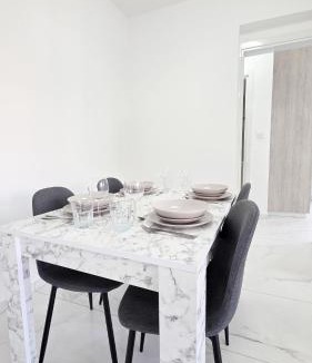 Larnaca City Centre Apartment | Poolside Lux Apartment