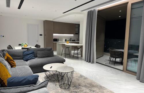 City Centre Apartment | SkyHigh Central 360 Gym & Pool