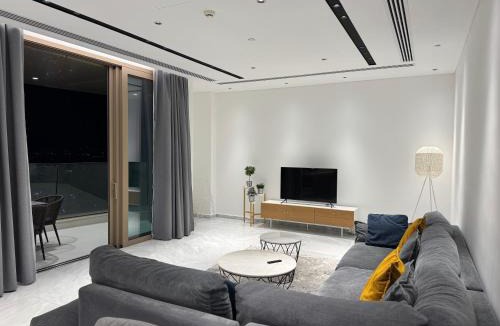 City Centre Apartment | SkyHigh Central 360 Gym & Pool