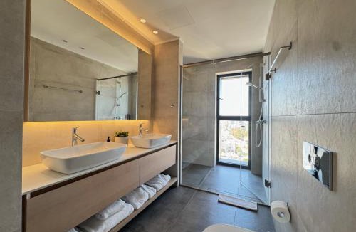 City Centre Apartment | SkyHigh Park View Living