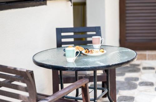 Monagroulli House | Casa Piedra, Hidden Gem, 2 BR House, BBQ, Patio in Monagroulli