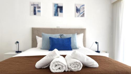 Neapolis Apartment | Modern 3BDR Top Floor Lux Suite Balcony
