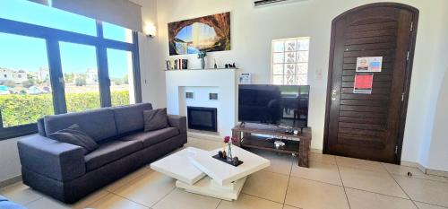Ayia Thekla House | Agia Thekla bungalow with pool