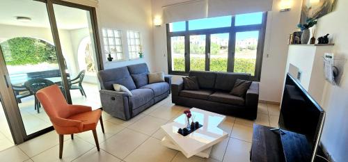 Ayia Thekla House | Agia Thekla bungalow with pool