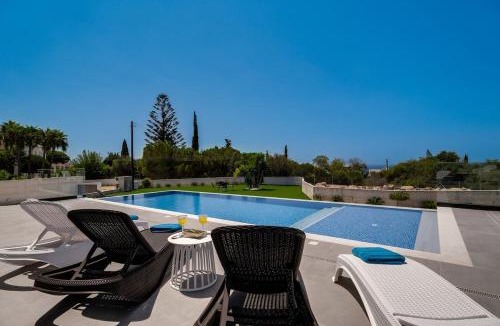 Ayia Napa Villa | Exclusive 7-Bdr Villa with Panoramic Views & Saltwater swimming pool!