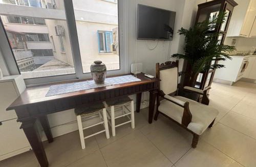 Larnaca City Centre Apartment | Modern 2BR Apartment 70m from Finikoudes beach