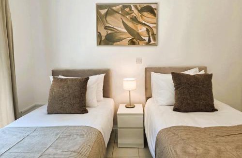 Universal Apartment | Pineview Heights by Staycom