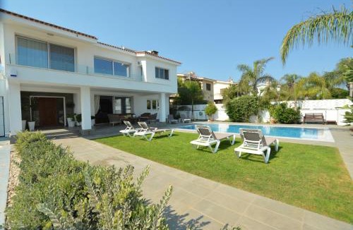 Ayia Thekla Villa | Villa Emilia