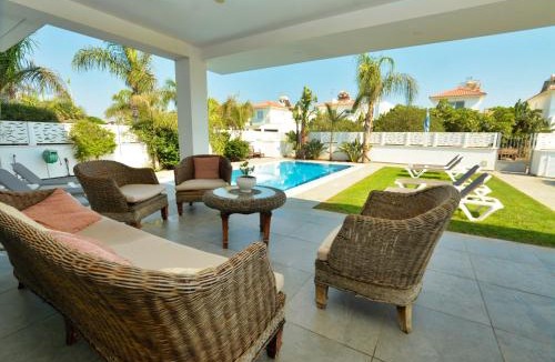 Ayia Thekla Villa | Villa Emilia