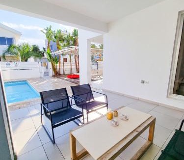 Pervolia Villa | Poser Beach Villa With Private Pool And BBQ