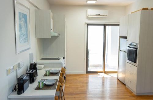 Strovolos Apartment | Cosy & Bright European Uni Apt