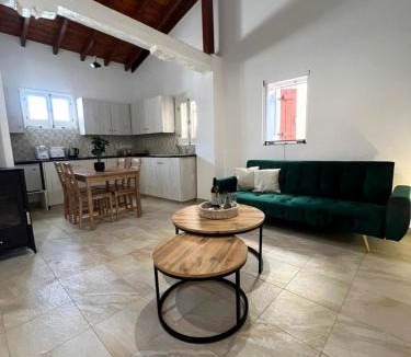 Omodos House | The Mansion By Penelope