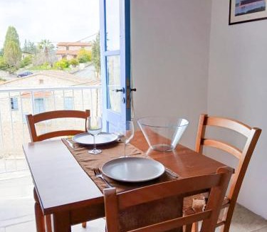 Skarinou Apartment | Cozy Courtyard Apartment