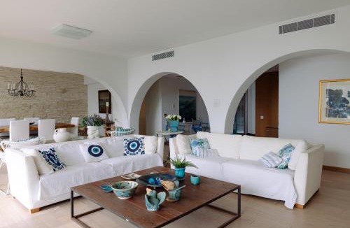 Agios Tychon Apartment | 3BR Beachfront Gem in Limassol