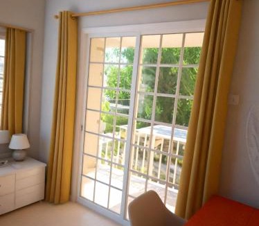 Anarvagos House | Three Bedroom with Fireplace and Piano