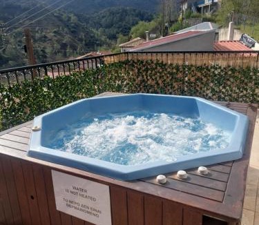 Treis Elies House | Love Holiday Suite 2
