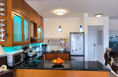 Oroklini Apartment | 2 Bed Apartment Pool and Sea Views in Oroklini