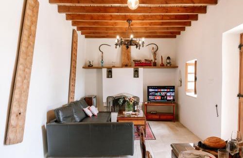 Kallepia Villa | Stonehouse with private swimming pool