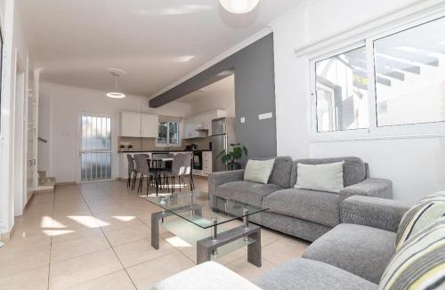 Paralimni Villa | Lindos Villa Ekaterina
