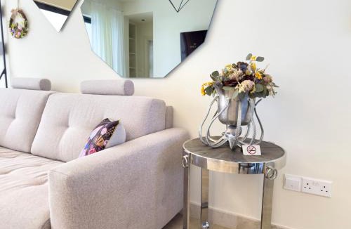 Emba Villa | Avalon Gardens Pink&Blue Villa with swimming pools sauna restaurant gym