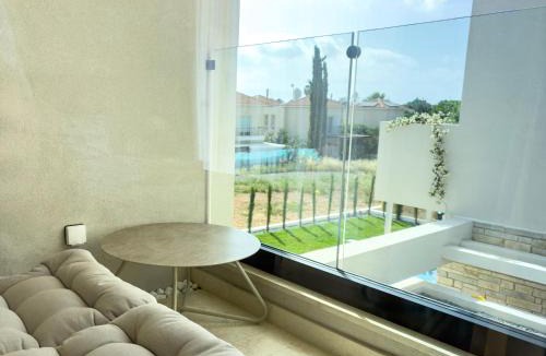 Emba Villa | Avalon Gardens Pink&Blue Villa with swimming pools sauna restaurant gym