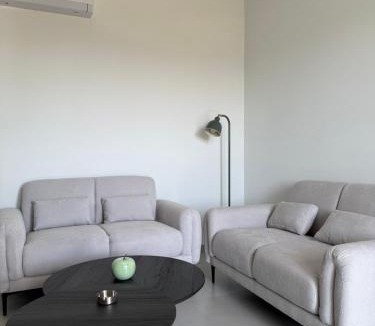 Dromolaxia Apartment | ΘΕΑ 5 Comfortable 1BR and 2BR Apartments