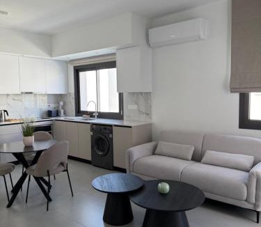 Dromolaxia Apartment | ΘΕΑ 5 Comfortable 1BR and 2BR Apartments