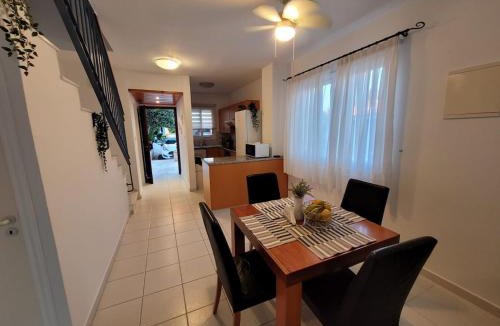 Universal Apartment | Large 2-bedroom townhouse with patio, 200Mbps WiFi