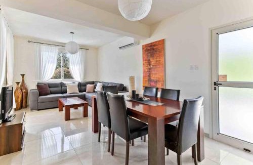 Pegeia Villa | Coral Bay Villa - Sleeps 6 - Pool - Parking