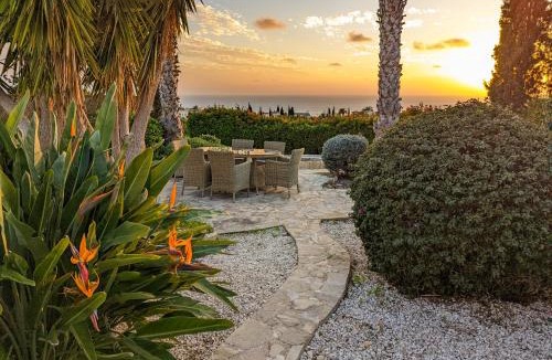 Kouklia Villa | Villa Pontus - stunning views & privacy in beautiful garden with pool & hot tub