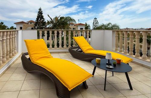 Pyla Villa | Sunny Villa with Hot Tub, Garden and 2 Bedrooms, 5 Minutes to the Beach