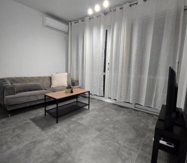 Agios Tychon Apartment | Studio by The Sea
