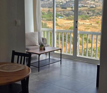 Agios Tychon Apartment | Studio by The Sea