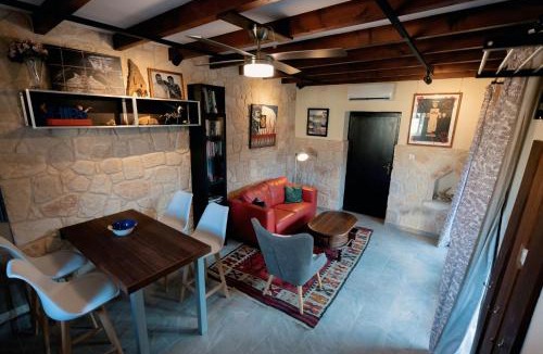 Mesa Chorio House | Paphos Traditional Holiday House