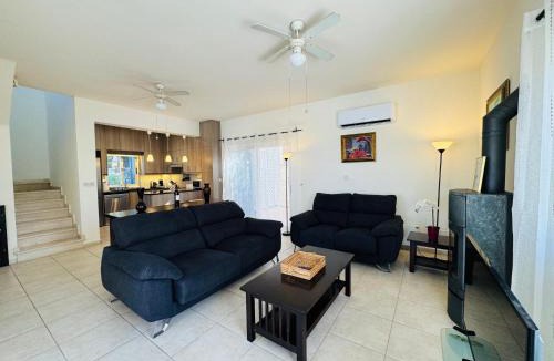 Latchi Villa | Beach villa Gladiolus