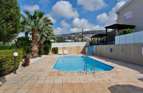 Peyia Town Apartment | The Marilouize Apartment