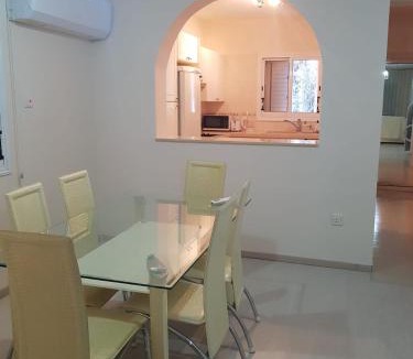 Paphos Villa | Cozy House near the beach in Regina Gardens