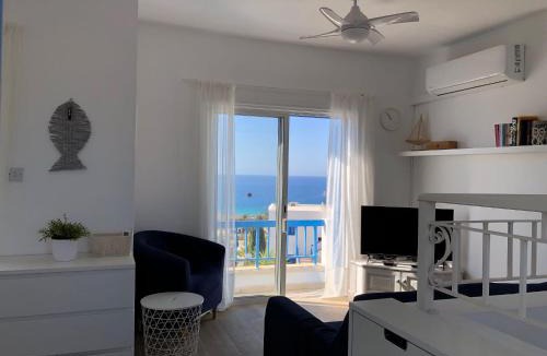 Chlorakas Apartment | Paphos - 2 Bed Apt, Amazing Sea Views, Pool, 15 Min Walk to Beach