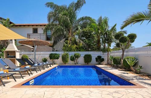Ayia Thekla Villa | Villa Evia - Walking to Med Sea