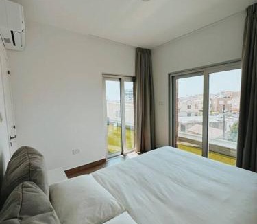 Agios Athanasios Apartment | 3 Br Penthouse Jacuzzi Seaview